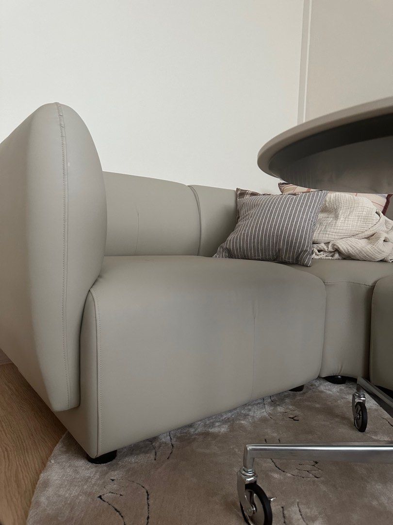 Modular corner sofa (Category: Sofas) located in Singapore. Submitted by ying_gan (Listing ID 1372125564, Image 2). Description: Low usage as it’s it our multi-purpose room, and not our main sofa. Clad in cat/scratch proof material. Firm support and comfortable. Low maintenance. Letting go to make space for a study table. Length 182 x 182cm Height 77cm Width/Depth 82cm.