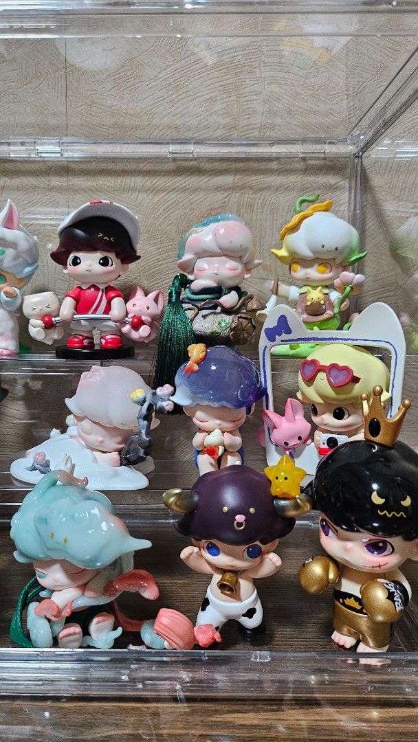POP Mart Dimoo (Category: Designer & Blind Box Toys) located in Manila. Submitted by matt.matt1 (Listing ID 1372242839, Image 3). Description: Dimoo Figures Bundle - 4,000.00 PHP Free Acrylic Case Note: Dimoo I Can Make It with Box Other Dimoo No More Box Shipping ✅️✅️✅️ Meet Up - QC Area MOP: GCASH or COD (Grab/Lalamove).