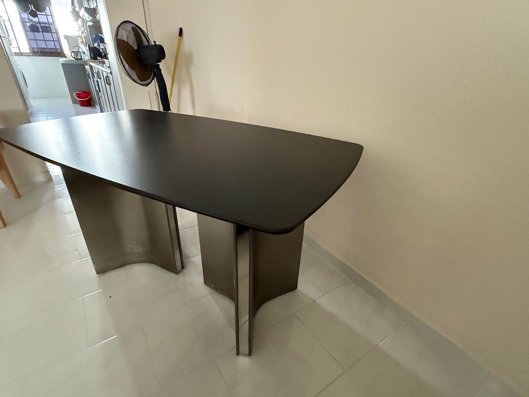 Dining table set (Category: Tables & Sets) located in Singapore. Submitted by aemist (Listing ID 1372166797, Image 3). Description: .