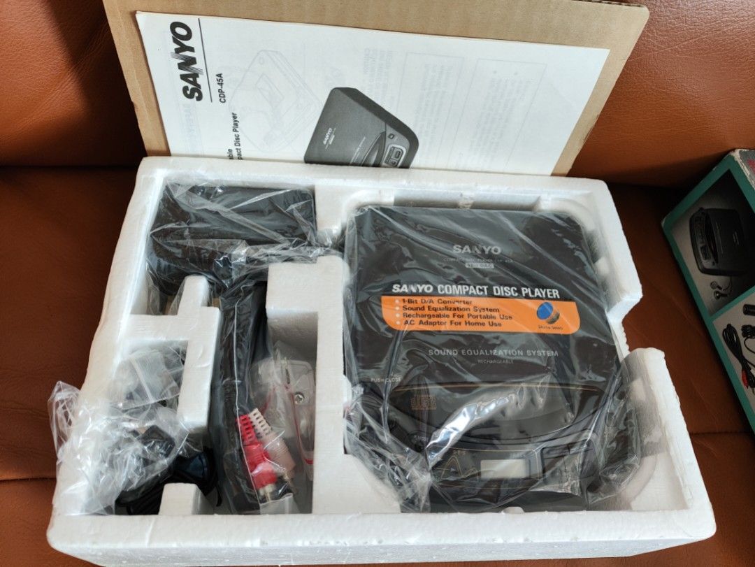 Discman （分類：音樂播放裝置 MP3及CD Player）位於 Hong Kong。 由 mrlee2015 提交（商品編號 1370790804，圖片 3）。簡介： 退燒出售,歡迎出價. Sony裸機，Aiwa連盒， Sanyo連盒,操作正常.屯門交收.。