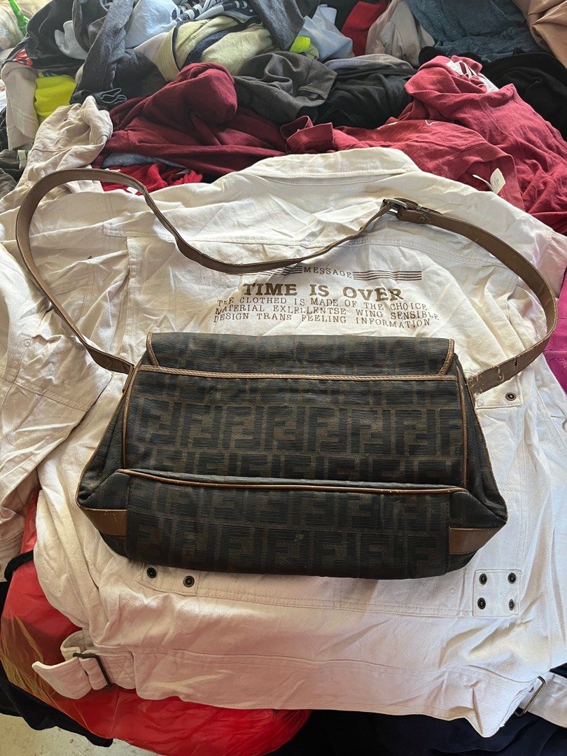 Fendi slingbag vintage project (Category: Luxury Bags & Wallets) located in Zamboanga. Submitted by alterramz08 (Listing ID 1372182533, Image 2). Description: Fendi vintage project Good condition Kayo na magpa ayos Price : 2,000.