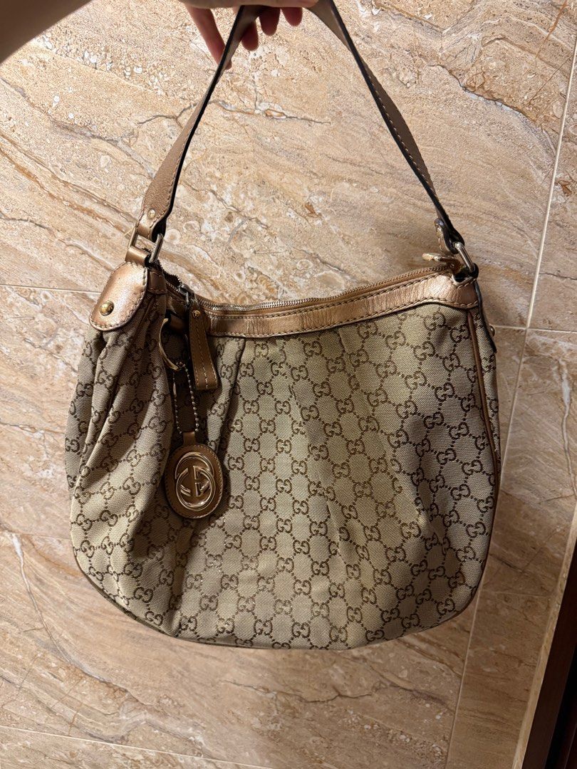 gucci bag （分類：手袋及銀包）位於 Hong Kong。 由 cecilyy 提交（商品編號 1372247607，圖片 1）。簡介： 。