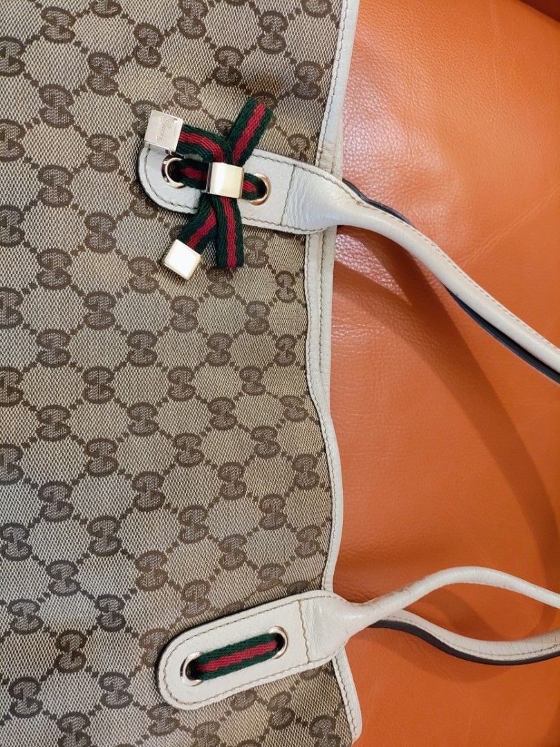 Gucci Bag （分類：手袋及銀包）位於 Hong Kong。 由 sm4868bb 提交（商品編號 1372202808，圖片 3）。簡介： 使用痕跡如圖示。