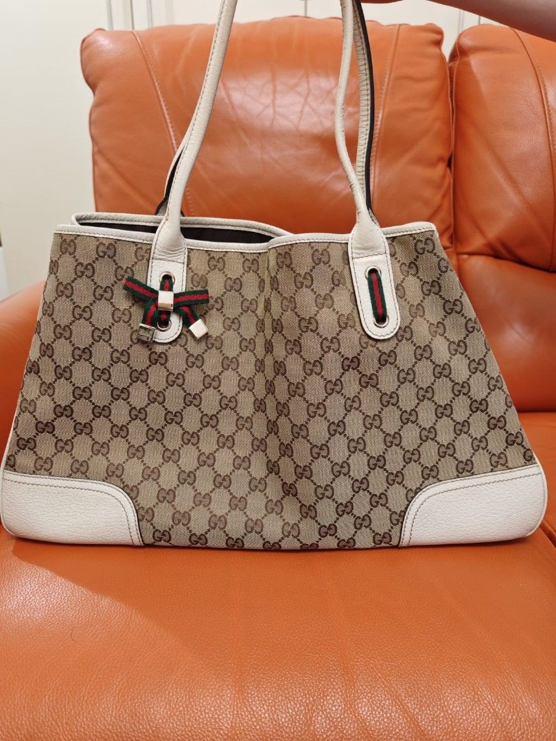 Gucci Bag （分類：手袋及銀包）位於 Hong Kong。 由 sm4868bb 提交（商品編號 1372202808，圖片 1）。簡介： 使用痕跡如圖示。