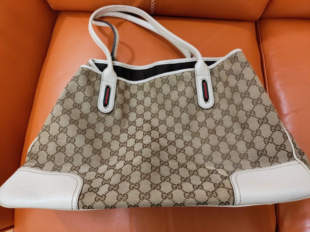 Gucci Bag （分類：手袋及銀包）位於 Hong Kong。 由 sm4868bb 提交（商品編號 1372202808，圖片 2）。簡介： 使用痕跡如圖示。