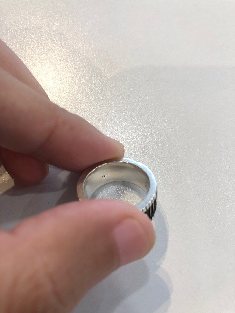 Gucci ring (Category: Accessories) located in Kuala Lumpur. Submitted by amir_pero89 (Listing ID 1372129455, Image 2). Description: Gucci ring original..size 10..beli kat butik gucci trx..berminat pm✌🏻.