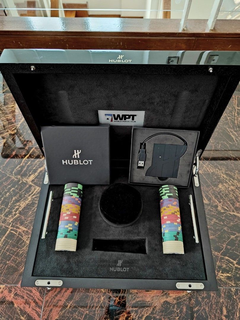 Hublot WPT watch box 3XL Authentic (Category: Luxury Watches) located in Pasig City. Submitted by peach_fashion (Listing ID 1372111339, Image 2). Description: With signs of storage Hublot World Poker Tour set Watch box Rare limited edition 200pcs production worldwide Piano finish. Collectors watch box Dimension: 14in x 10.5in x 6in Weight: 7.5kg Pickup only.