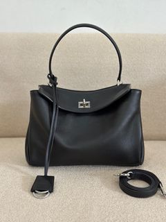 (Kategori: ) berada di . Dikirim oleh brandedboutiquez (ID iklan 1372164663, Gambar 1). Deskripsi: .