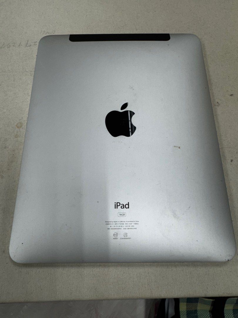 由 889abc (刊登 ID 1372232686，圖片 2) 提交，位於 台北市 (Taipei) 的 IPad9.5吋零件機 (類別：商務用科技產品)，說明：尺寸:24cm×19cm 維修店可用來，維修拆零件用非常划算 物超所值物美價廉買到賺到 閒置分享需要的朋友 閒置物品不退不換。
