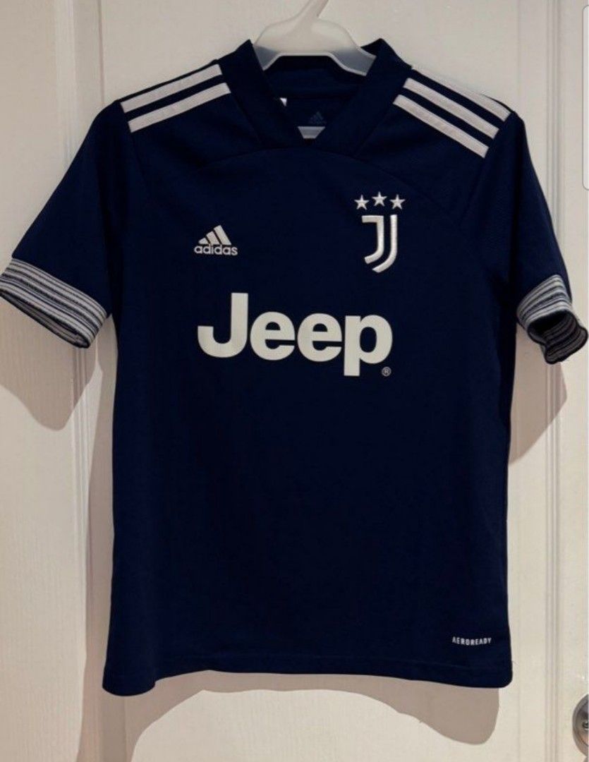 JUVENTUS FOOTBALL JERSEY (Category: Activewear) located in Manila. Submitted by tororo97 (Listing ID 1372241560, Image 1). Description: size 152 fits: xs to small (womens) never used.