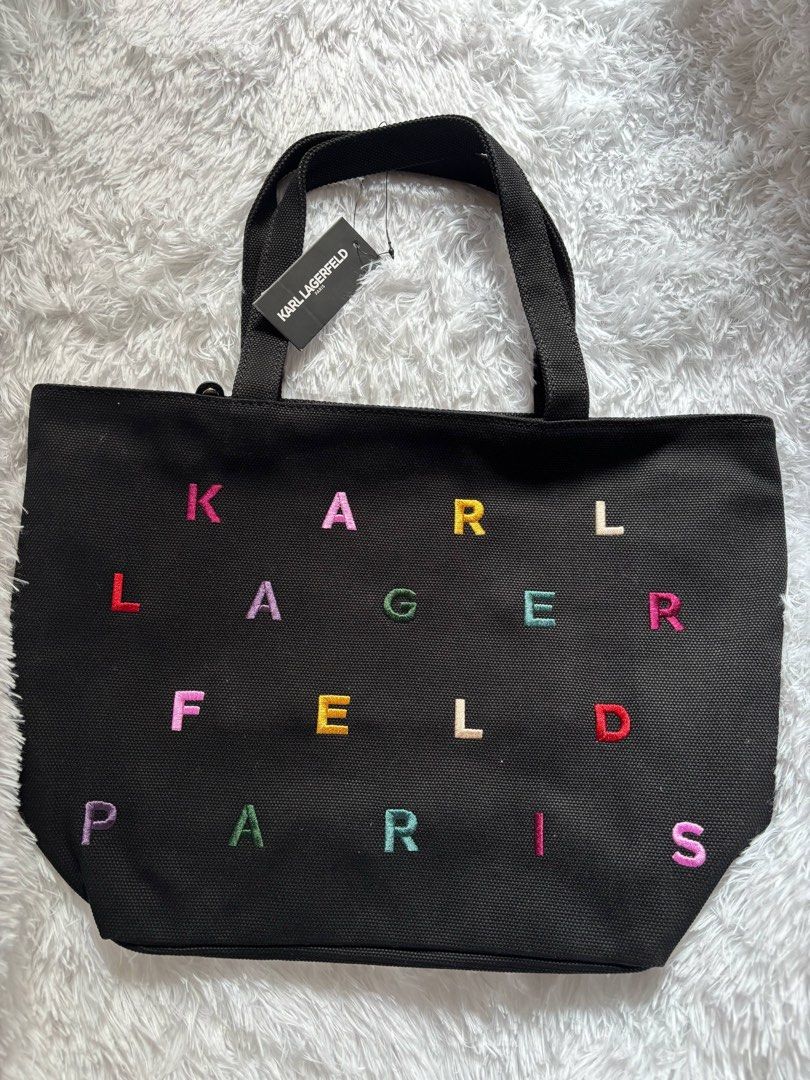 KARL TOTE BAG (Category: Tote Bags) located in Makati City. Submitted by joannaria29 (Listing ID 1372246079, Image 1). Description: KARL LAGERFELD Tote Bag Material: Thick Canvas Size: 18 x 13 x 6 Handle : 19 inches Disclaimer : not associated or affiliated with the Brand. All copyrights reserved to the original brandholders..