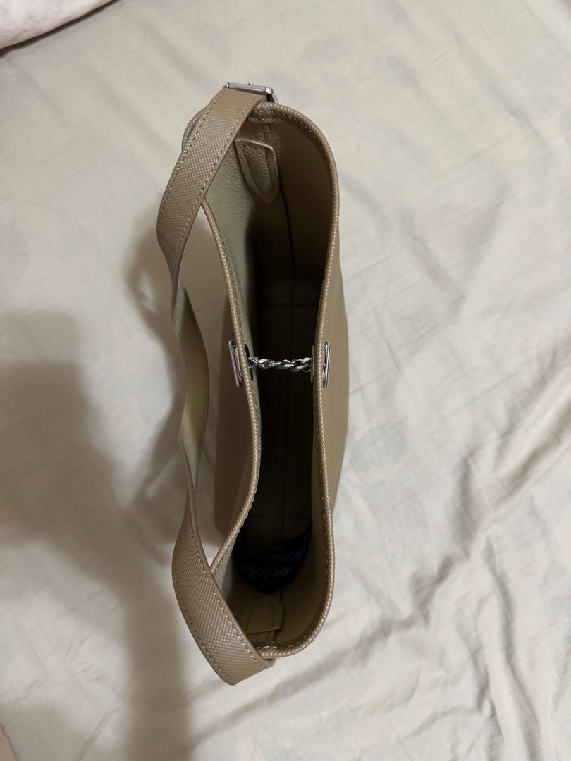 LACOSTE Anna Small Shoulder Bag Espresso (Category: Shoulder Bags) located in Dagupan City. Submitted by kassiedee (Listing ID 1372235424, Image 2). Description: Lacoste BGC, PH No issues .