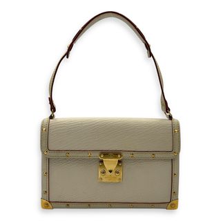 (Category: ) located in . Submitted by carousellluxury (Listing ID 1372164476, Image 1). Description: .