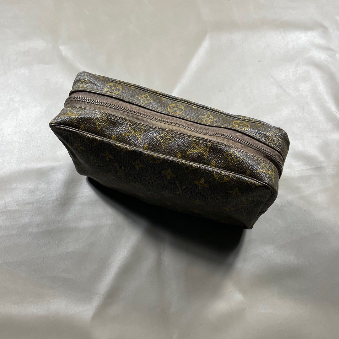 Louis Vuitton Toiletry Pouch Brown (Category: Luxury Bags & Wallets) located in Manila. Submitted by revise.ph_ (Listing ID 1372194334, Image 3). Description: Louis Vuitton Toiletry Pouch Brown Made in FRANCE Dimension Length/Height:6.5 Width:10.8 Side Width:3.2 issue:None Price:12,000 Free shipping via JNT.