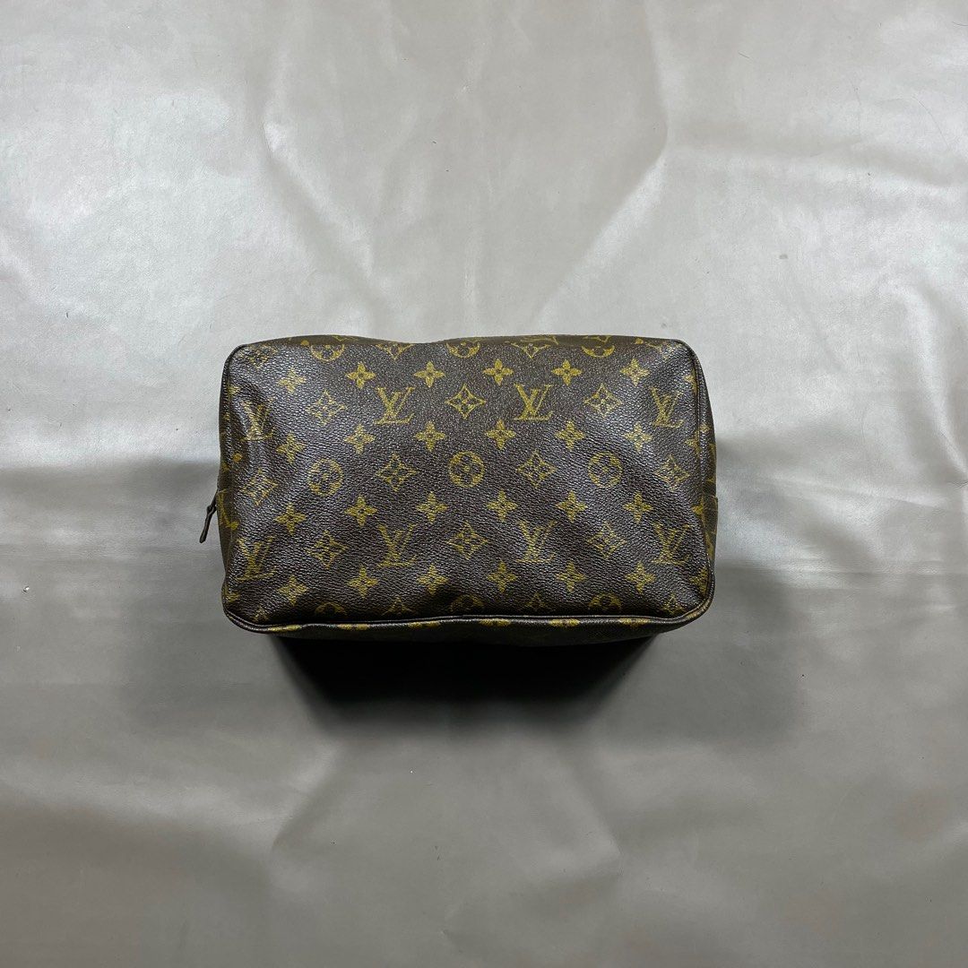 Louis Vuitton Toiletry Pouch Brown (Category: Luxury Bags & Wallets) located in Manila. Submitted by revise.ph_ (Listing ID 1372194334, Image 2). Description: Louis Vuitton Toiletry Pouch Brown Made in FRANCE Dimension Length/Height:6.5 Width:10.8 Side Width:3.2 issue:None Price:12,000 Free shipping via JNT.