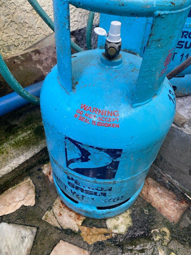 Lpg tank walang laman tank lang (Category: Cookware & Accessories) located in Manila. Submitted by eileensshoponlineshop (Listing ID 1372102184, Image 1). Description: .
