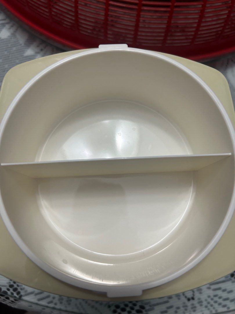Lunch Box/ Food Container (Category: Other Kitchenware & Tableware) located in Caloocan City. Submitted by abiblya0002 (Listing ID 1372190376, Image 3). Description: Price Negotiable. Food container with different compartments for ulam and rice. .