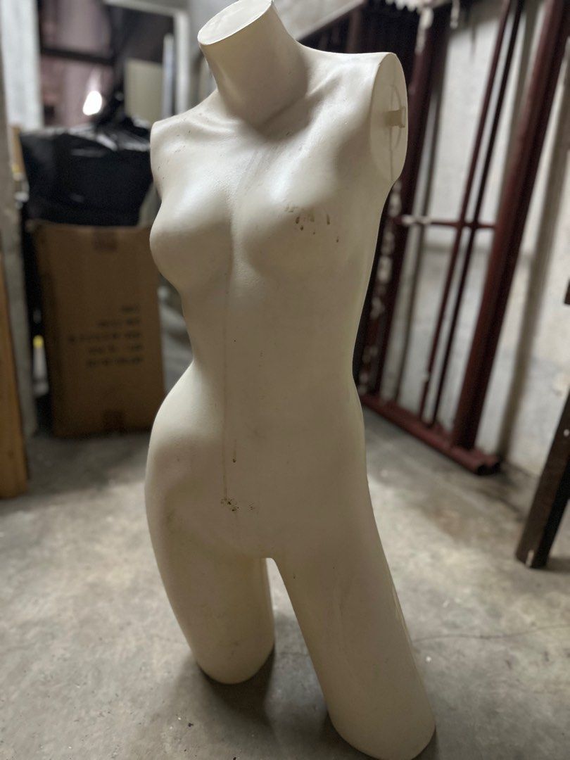 Mannequin (Category: Announcements) located in Kuala Lumpur. Submitted by keisumjiao (Listing ID 1371699154, Image 2). Description: No use already .