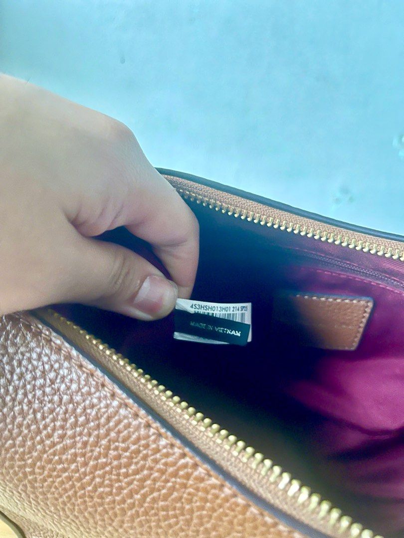 Marc Jacobs drifter hobo bag in cognac (Category: Luxury Bags & Wallets) located in Quezon City. Submitted by celebritycloset888 (Listing ID 1372105283, Image 3). Description: Marc Jacobs Drifter bag, in good condition.
