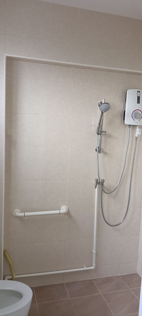 Master room with attached bath63227232731523112