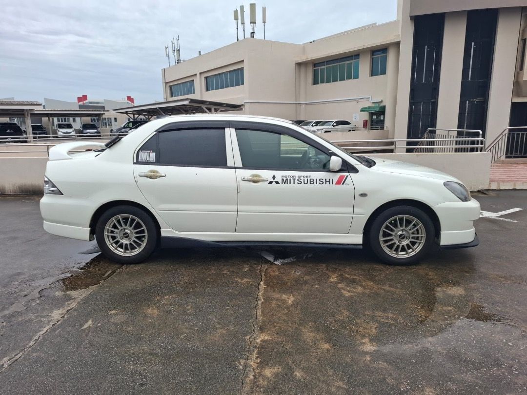 Mitsubishi Lancer 1.6 GLX (M)62886406006017112