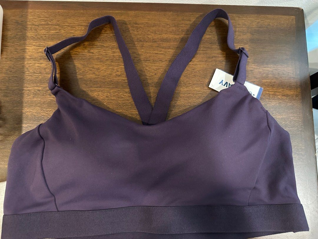 NEW Old Navy Powersoft Adjustable Sports Bra (Category: Activewear) located in Manila. Submitted by cnik8 (Listing ID 1372100038, Image 1). Description: Old Navy Powersoft Sports Bra -Medium Size -Medium Support -Adjustable -New with tag *If paired with size 7 only navy sandals (basically new, see listing), will sell at P1200.