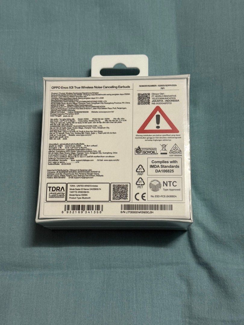 OPPO Enco X3i Wireless Earbuds unopened (Category: Earphones) located in Singapore. Submitted by linshuangs36877 (Listing ID 1372207438, Image 2). Description: Selling a brand new pair of OPPO Enco X3i wireless earbuds. These earbuds are still in their original packaging and have never been used. They come with a charging case and are ready to go. The earbuds are designed to provide a high-quality audio experience. If you're looking for a new pai