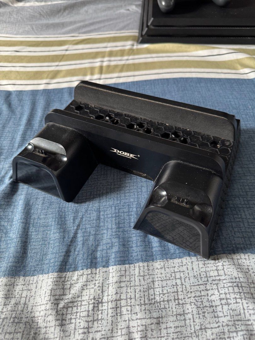 PS4 Pro 1TB with 1 controller and cooling stand (Category: PlayStation) located in Pasig City. Submitted by robbiseraphin (Listing ID 1372151538, Image 3). Description: Selling: PS4 Pro 1TB = 7k php 💯 - 1 OEM controller - no games - complete wires - Opened - recently cleaned and working like new - latest firmware - Cooling stand —————— Item is in Pasig. Pwede itest dito..
