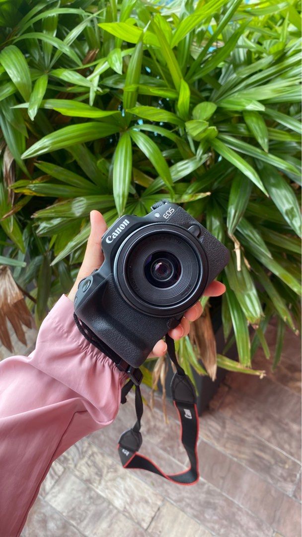 Rent canon eos r50 (Category: Announcements) located in Kuala Lumpur. Submitted by user535433 (Listing ID 1372177254, Image 1). Description: Canon EOS R50 for rent! Hi babes! Kalau korang around Setapak, Gombak, Sentul, Wangsa Maju, Danau, now’s the time to snap all those gorgeous moments! Nak shoot engagement ke, wedding ke, content creation ke, or just nak lepak-lepak cute, kita bolen settle <3 DM/contact je cepat-cepat kat 010-5322301 to lock 
