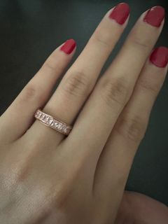 (Category: ) located in . Submitted by skinnyshopaholic (Listing ID 1372093090, Image 1). Description: .