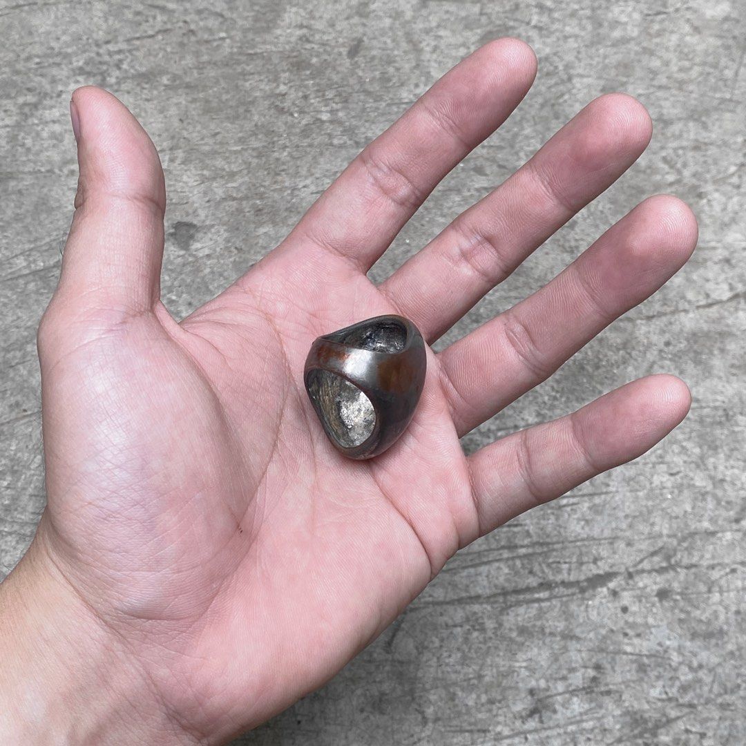 Silver Coated Copper Dome Ring (Category: Jewelry) located in Valenzuela. Submitted by 8899locker (Listing ID 1372273395, Image 3). Description: ID: Silver Coated Copper Dome Ring Price: P1,000 Size: 9 Look at those patina 🤌 All sales are final..