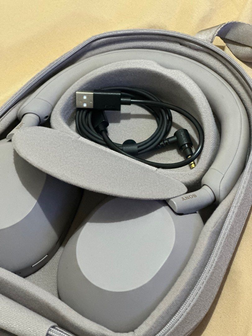 Sony WH-1000XM5 (Category: Headphones & Headsets) located in Baliuag. Submitted by laraphil (Listing ID 1372156320, Image 3). Description: Just like new opened and used like 10x only natambak nalang with box and all thanks.