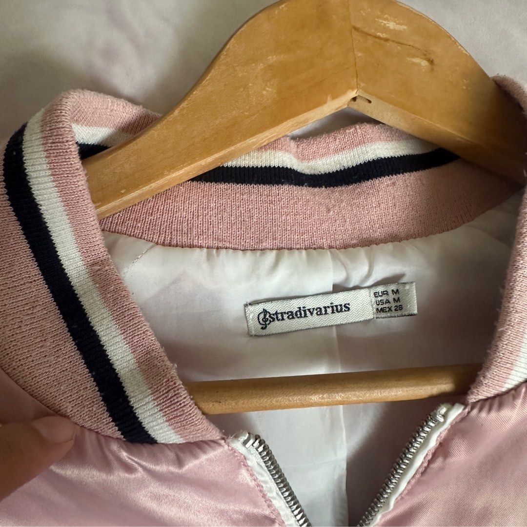 Stradivarius Pink Bomber jacket (Category: Coats, Jackets and Outerwear) located in Cavite. Submitted by daphnesea (Listing ID 1372104019, Image 2). Description: With pilling issues, but can be removed by pill remover. .