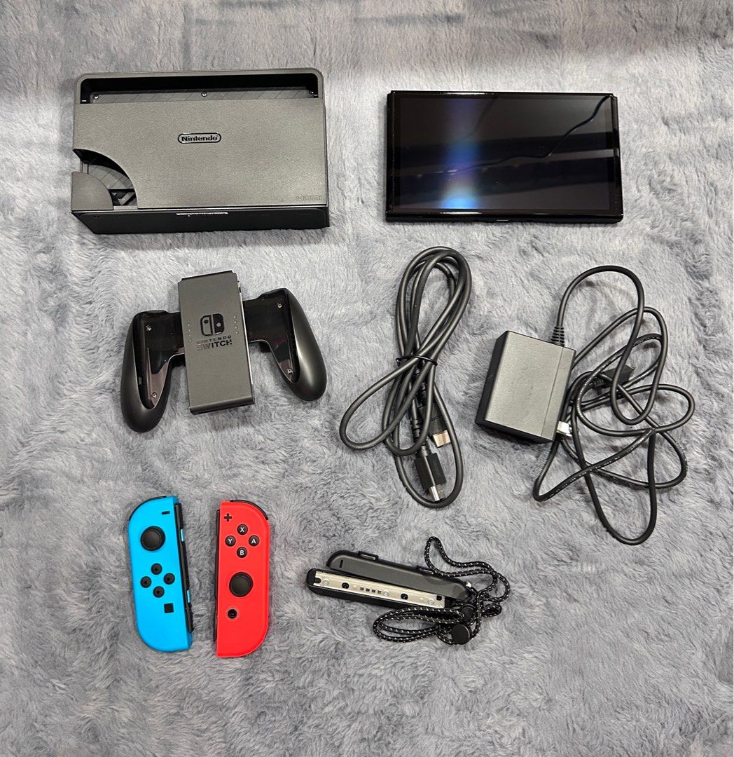 由 aa0905804411 (刊登 ID 1372227846，圖片 1) 提交，位於 台中市 (Taichung) 的 Switch (類別：Nintendo 任天堂)，說明：在活動上抽到的，全新售出。