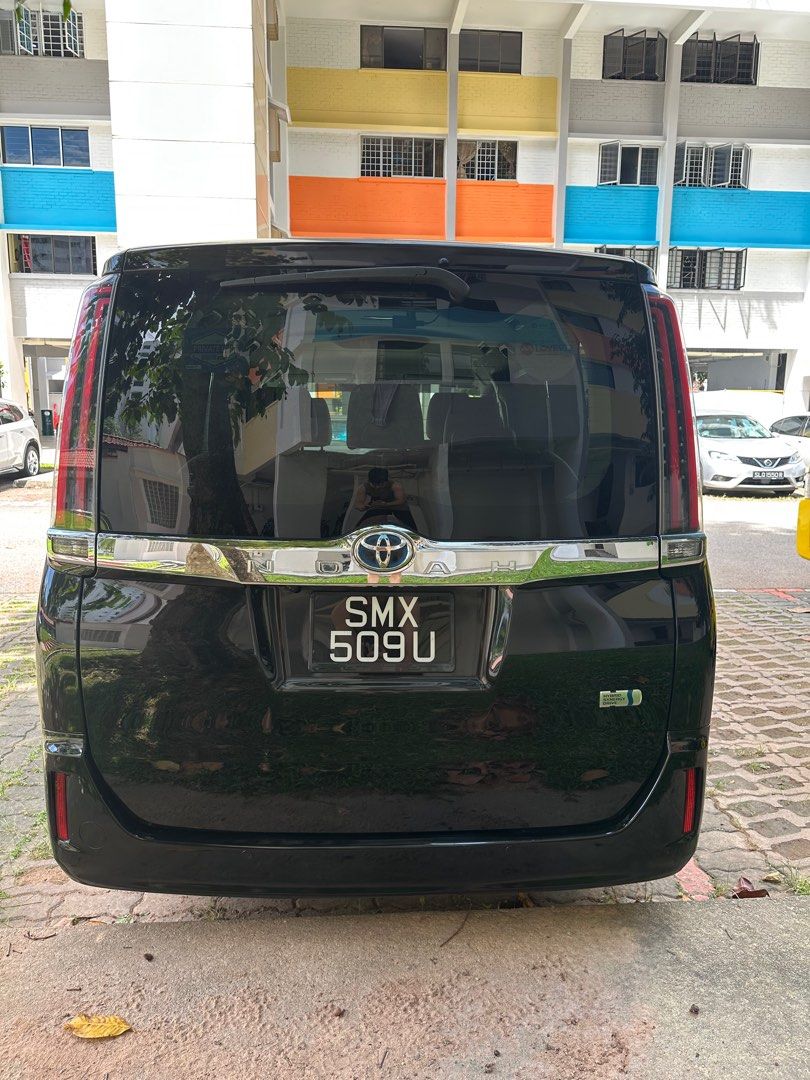 TOYOTA NOAH HYBRID FOR RENT (EXTREMELY GOOD CONDITION FOR PHV)62872684947969112