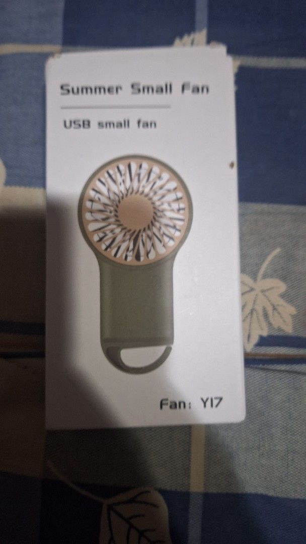 由 wyyband0506 (刊登 ID 1372205103，圖片 1) 提交，位於 台北市 (Taipei) 的 USB small fan 手持風扇仔 (類別：其他電腦及電子周邊產品)，說明：沒開過，用不到，便宜賣。