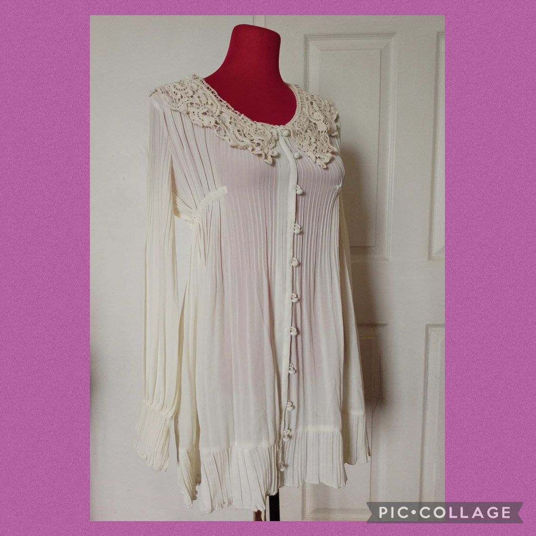 VINTAGE WHITE DRESS (Category: Dresses) located in Pasig City. Submitted by ThingsToExplore (Listing ID 1372155149, Image 1). Description: In very good condition.
