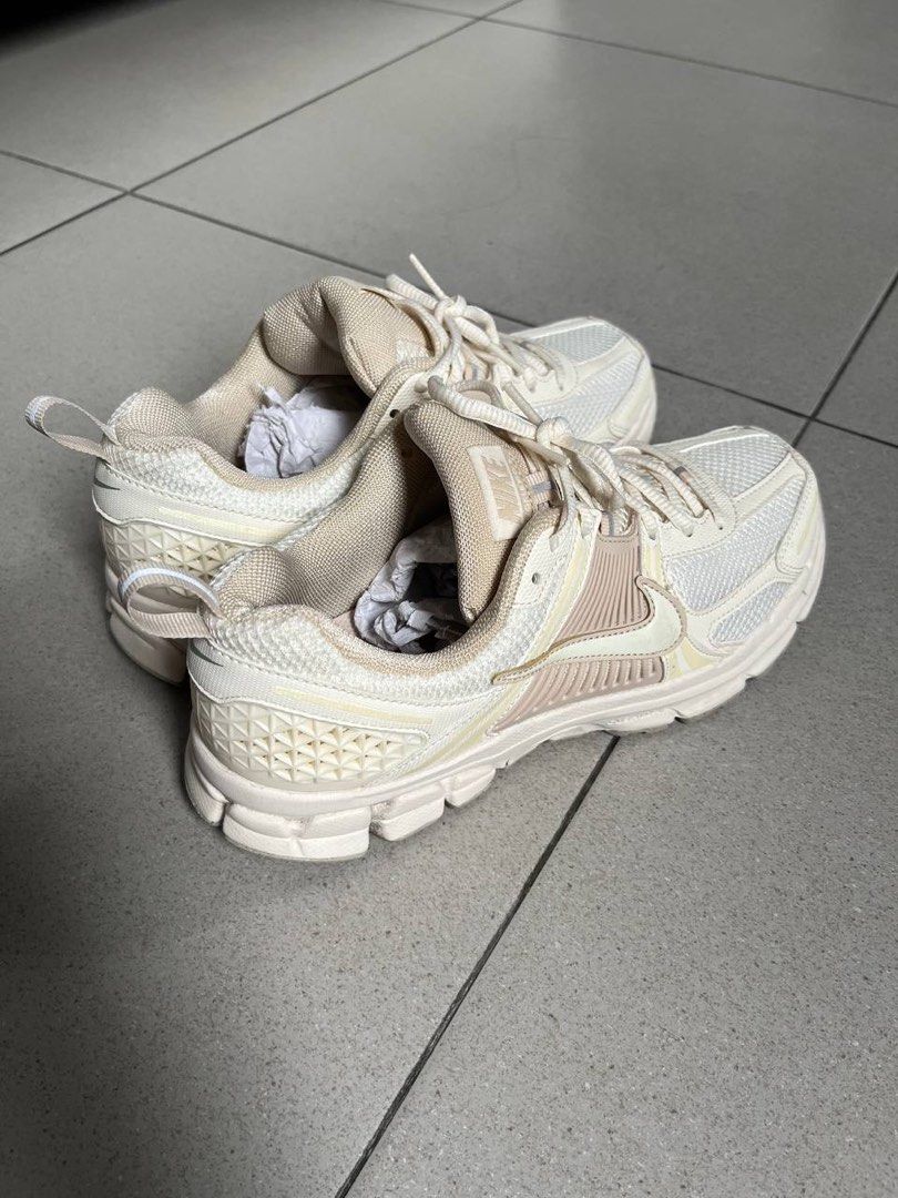Vomero 5 (GS) Pale Ivory (complete with box) (Category: Sneakers) located in Valenzuela. Submitted by vibinhub_ (Listing ID 1372091957, Image 2). Description: Bought from Nike App 25cm Used once Reason for selling: Impulse buy.