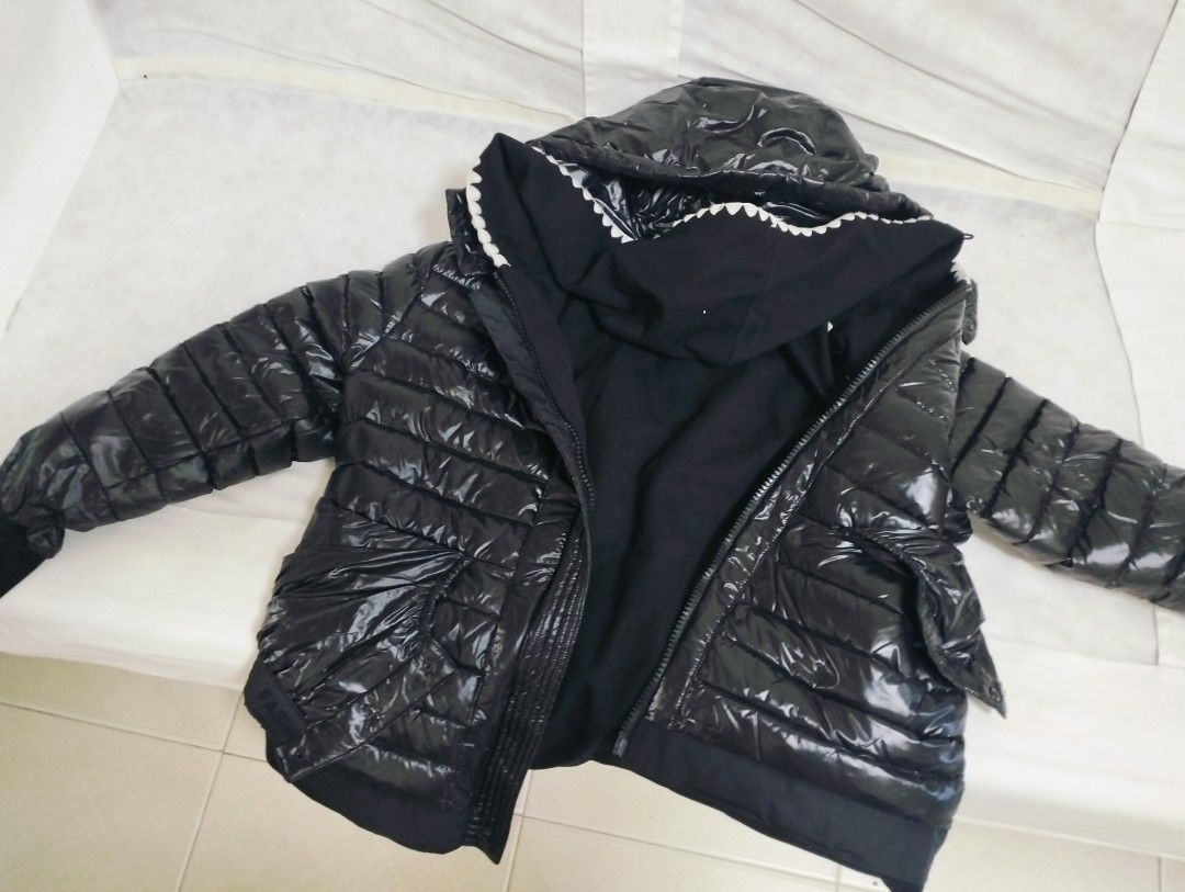 Winter Jacket (Category: Coats, Jackets and Outerwear) located in Singapore. Submitted by melanyo (Listing ID 1372233635, Image 1). Description: .