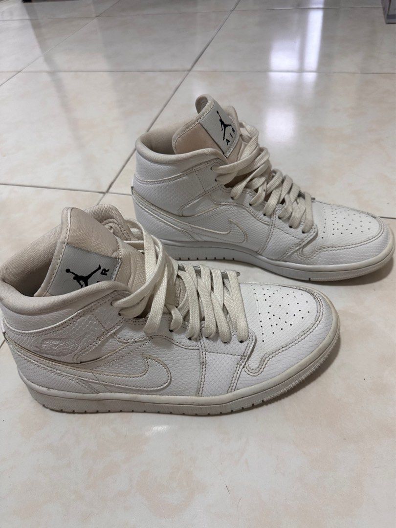 Air Jordan 1 Mid "Triple White" Snakeskin (Category: Sneakers) located in Manila. Submitted by pachookie (Listing ID 1372187367, Image 2). Description: Needs cleaning No box US 7.5 (24.5 cm) MODE OF PAYMENT: Gcash/Gotyme MODE OF DELIVERY: J&T express / Lalamove.
