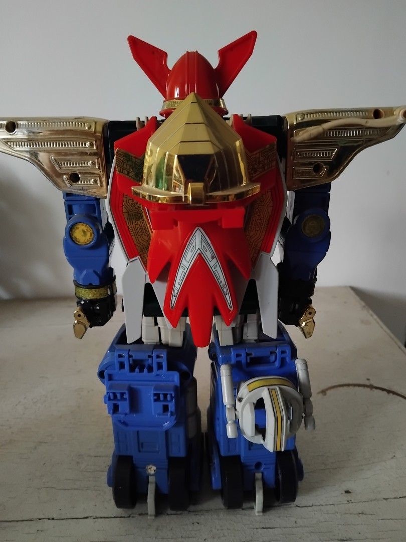 Zeo Megazord dx (Category: Action & Battle Toys) located in San Fernando. Submitted by imlikeabird (Listing ID 1372191449, Image 2). Description: zeo megazord some accessories are missing and minimal issues..
