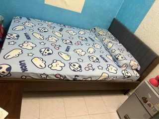 （分類：）位於 。 由 lookingforabook_555 提交（商品編號 1367287391，圖片 1）。簡介： 。