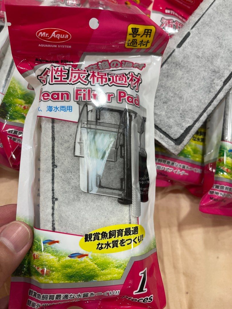 由 derekwei83 (刊登 ID 1367168040，圖片 2) 提交，位於 新竹市 (Hsinchu City) 的 養魚濾網 (類別：寵物及其他)，說明：不養魚了…送給需要的人 八個活性炭濾網（一個已經拆開）外面一個都是100多 兩盒（六個）薄型活性碳濾網 自行運費，感謝。
