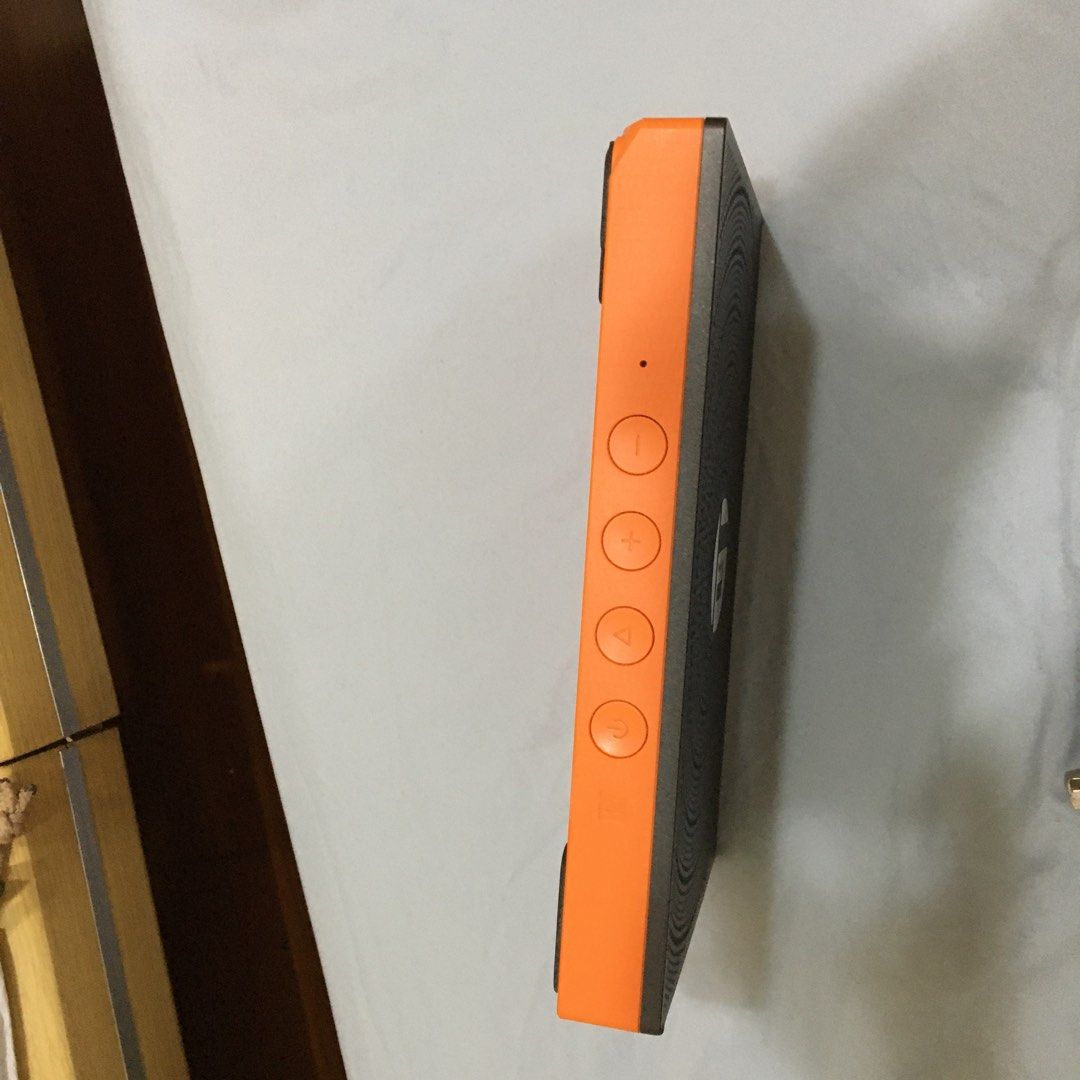 由 jingjing.chen (刊登 ID 1367242881，圖片 2) 提交，位於 台北市 (Taipei) 的 藍芽音響 (類別：Soundbar、揚聲器、藍牙喇叭、耳擴)，說明：商品僅存音響本人及充電器。