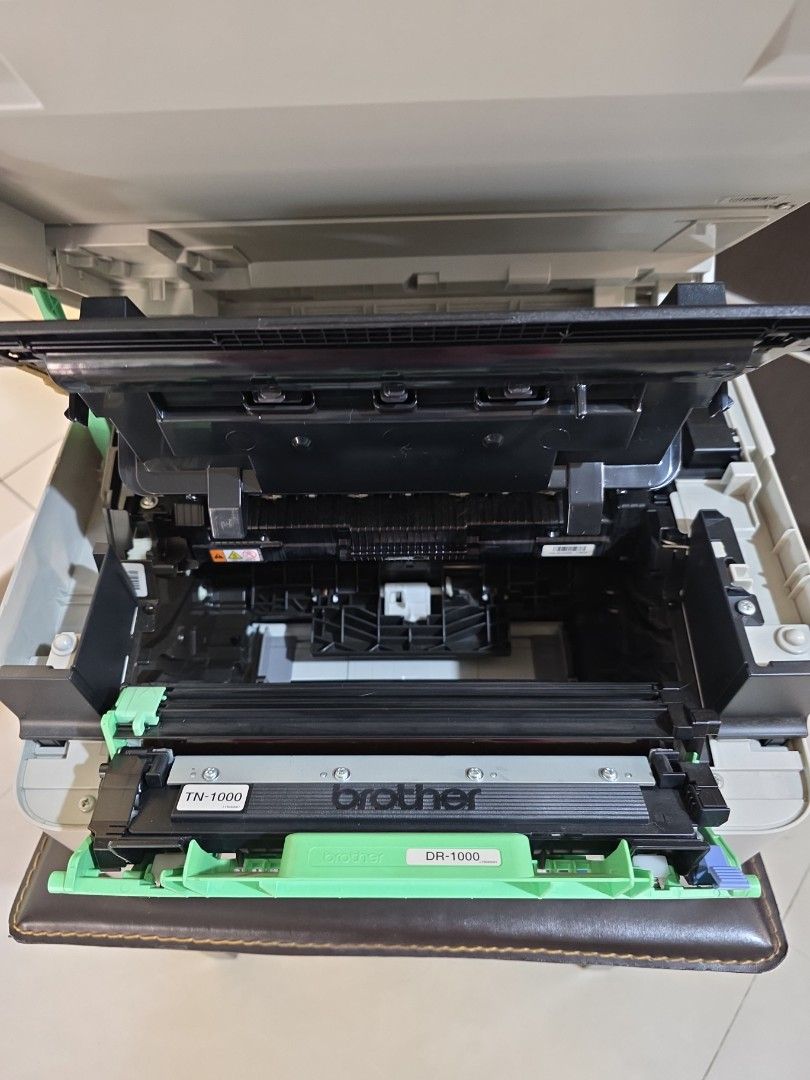 由 hofchen (刊登 ID 1367147873，圖片 3) 提交，位於 台中市 (Taichung) 的 二手 BROTHER 兄弟牌 MFC-1910W 無線多功能黑白雷射傳真複合機(列印/影印/掃描/傳真/自動送稿ADF/WiFi) (類別：印表機及影印機)，說明：BROTHER 兄弟牌 MFC-1910W 無線多功能黑白雷射傳真複合機(列印/影印/掃描/傳真/自動送稿ADF/WiFi) 多數功能正常 列印字跡很淡，印出來的文件有不正常黑點 不想處理故便宜售出 本賣場之出賣人係一般民眾，且屬偶一為之，係將自己不需之用品透過網路拍賣之方式出售給他人且非以此為業者，出賣人非屬消保法所規範之企業經營者，從而若與拍定人發生爭議，應無消費者保護法之適用，亦不適用消費者保護法第19條第1項七天鑑賞期無條件解約之規定。