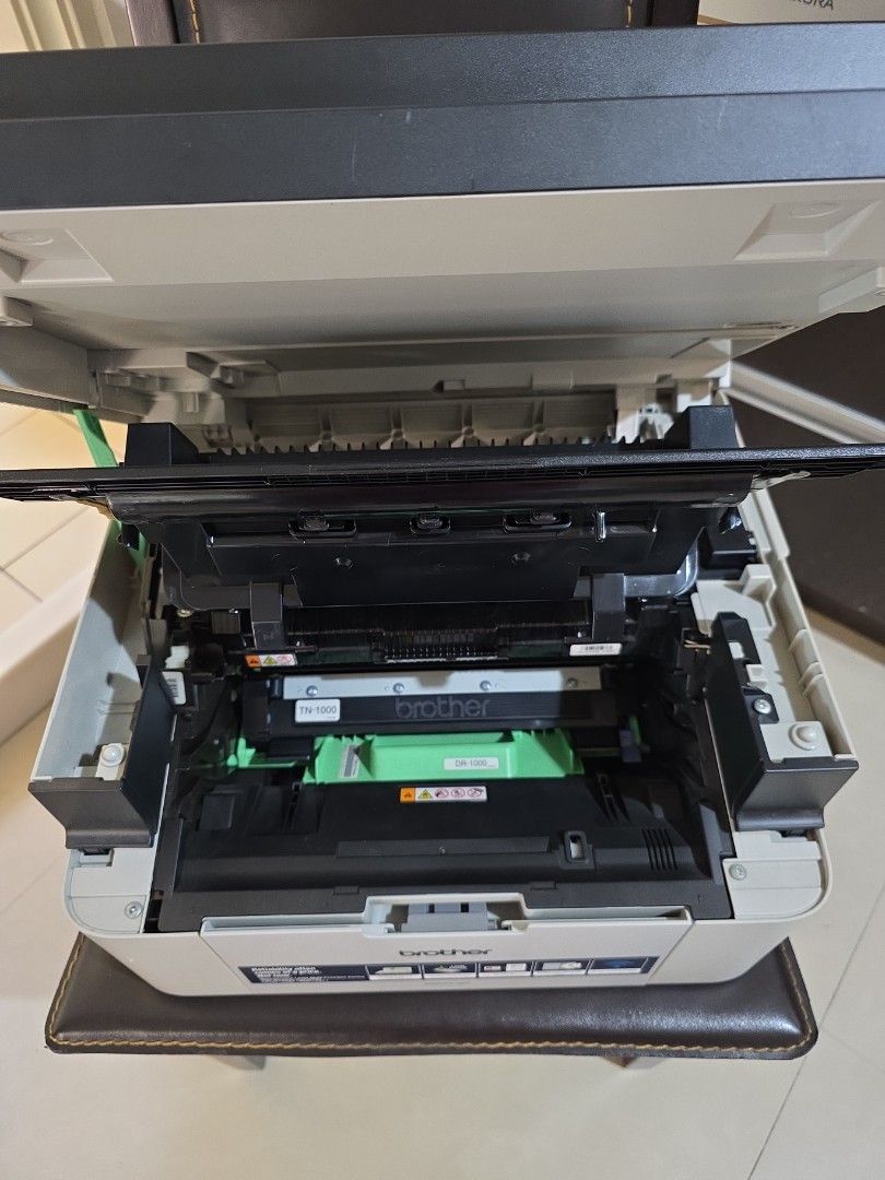 由 hofchen (刊登 ID 1367147873，圖片 2) 提交，位於 台中市 (Taichung) 的 二手 BROTHER 兄弟牌 MFC-1910W 無線多功能黑白雷射傳真複合機(列印/影印/掃描/傳真/自動送稿ADF/WiFi) (類別：印表機及影印機)，說明：BROTHER 兄弟牌 MFC-1910W 無線多功能黑白雷射傳真複合機(列印/影印/掃描/傳真/自動送稿ADF/WiFi) 多數功能正常 列印字跡很淡，印出來的文件有不正常黑點 不想處理故便宜售出 本賣場之出賣人係一般民眾，且屬偶一為之，係將自己不需之用品透過網路拍賣之方式出售給他人且非以此為業者，出賣人非屬消保法所規範之企業經營者，從而若與拍定人發生爭議，應無消費者保護法之適用，亦不適用消費者保護法第19條第1項七天鑑賞期無條件解約之規定。