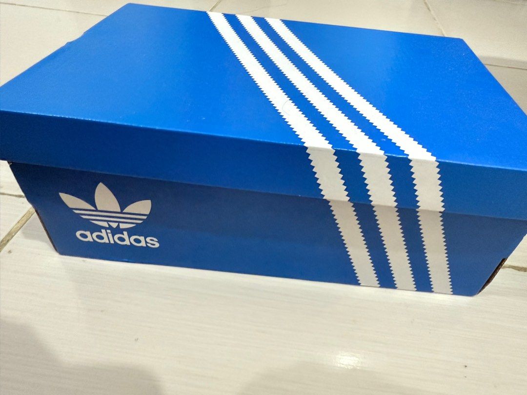 ADIDAS SAMBA SIZE 38 (Category: Sneakers) located in Quezon City. Submitted by justdeclutter2023 (Listing ID 1367177638, Image 3). Description: Bought in Adidas Taipei December 2024. Store price is PHP6,863.97. Brand new. Rfs: got new in diff color.