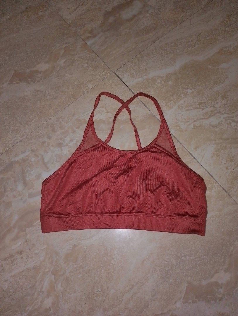ALO BRA (Category: Activewear) located in Talisay. Submitted by nooooooooooooooooy (Listing ID 1367239635, Image 1). Description: SMALL TO MEDIUM W/PADSLOT NO PADS CUT TAG NO ISSUE.
