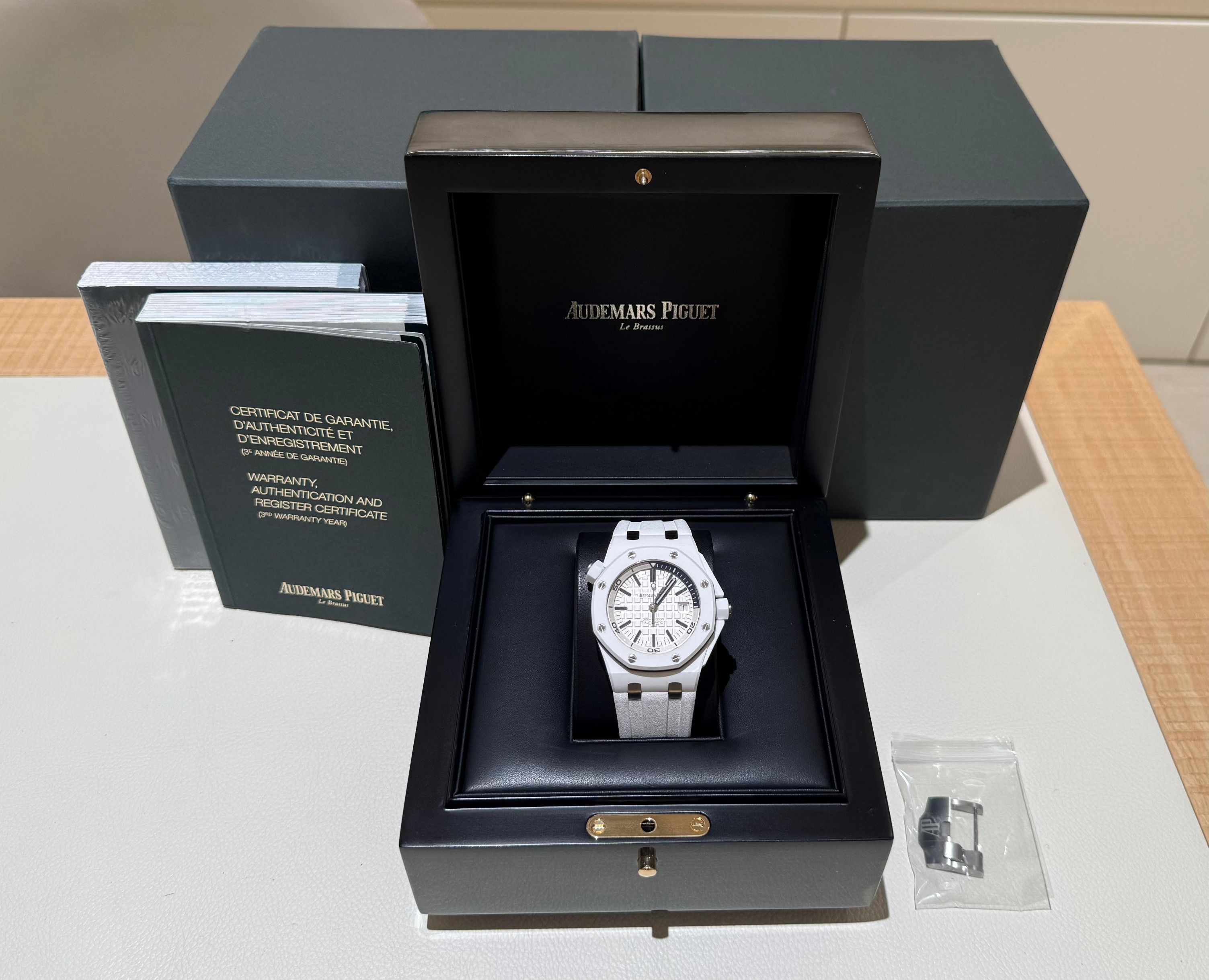 Audemars Piguet Royal Oak Offshore Diver White Ceramic, Luxury, Watches ...
