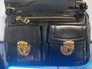 (Category: ) located in . Submitted by 4bypreloved (Listing ID 1367211002, Image 1). Description: .